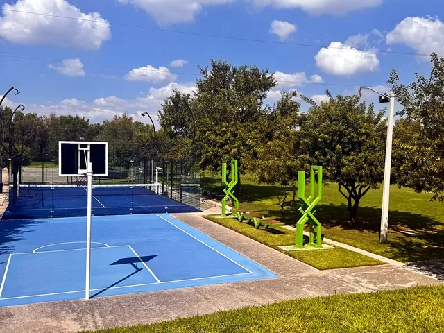 Cancha de básquetbol al aire libre